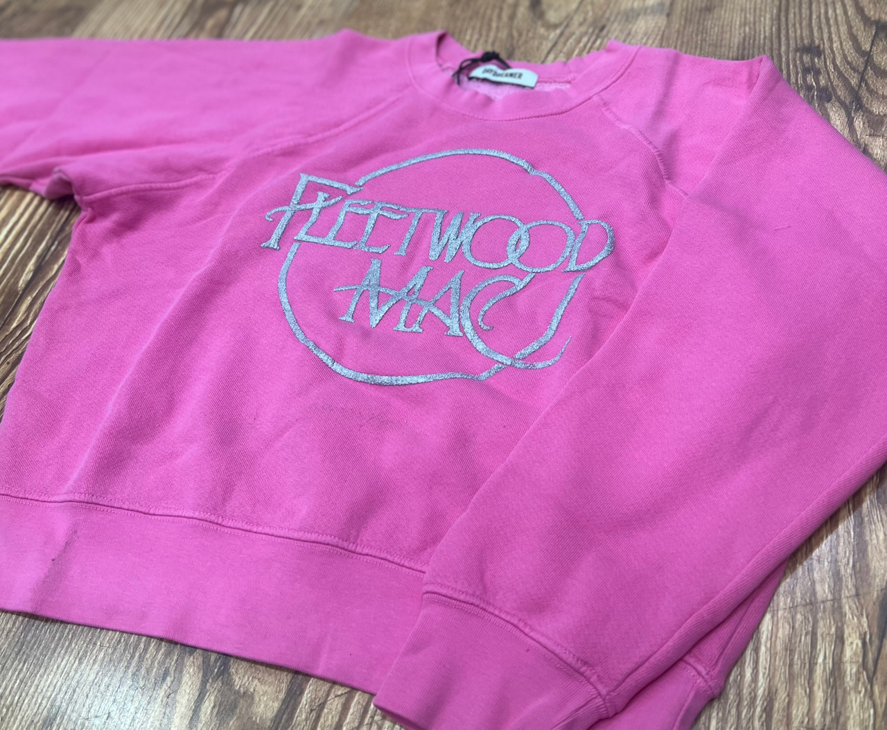 FLEETWOOD MAC CIRCLE LOGO RAGLAN CREW IN PINK ROGUE