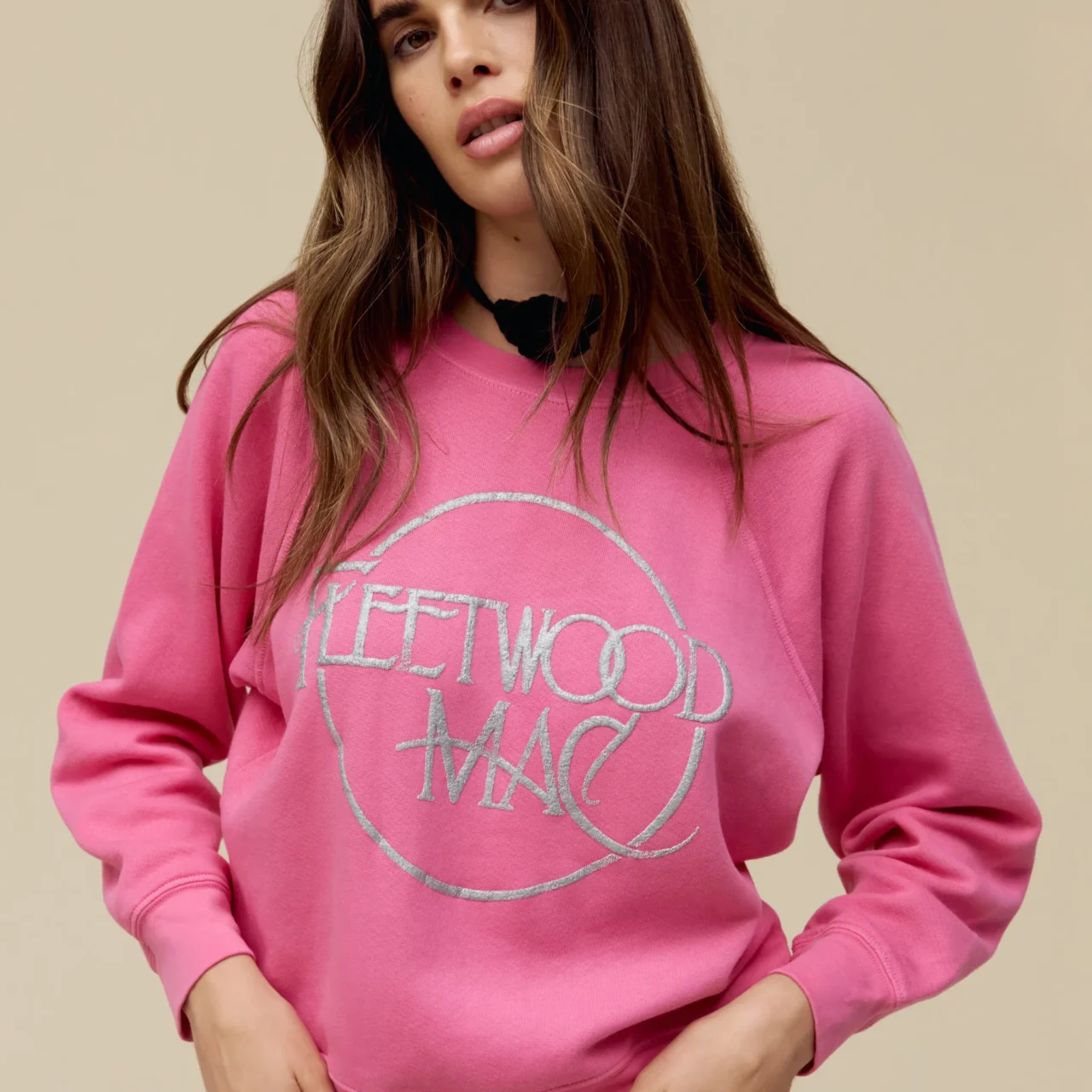 FLEETWOOD MAC CIRCLE LOGO RAGLAN CREW IN PINK ROGUE