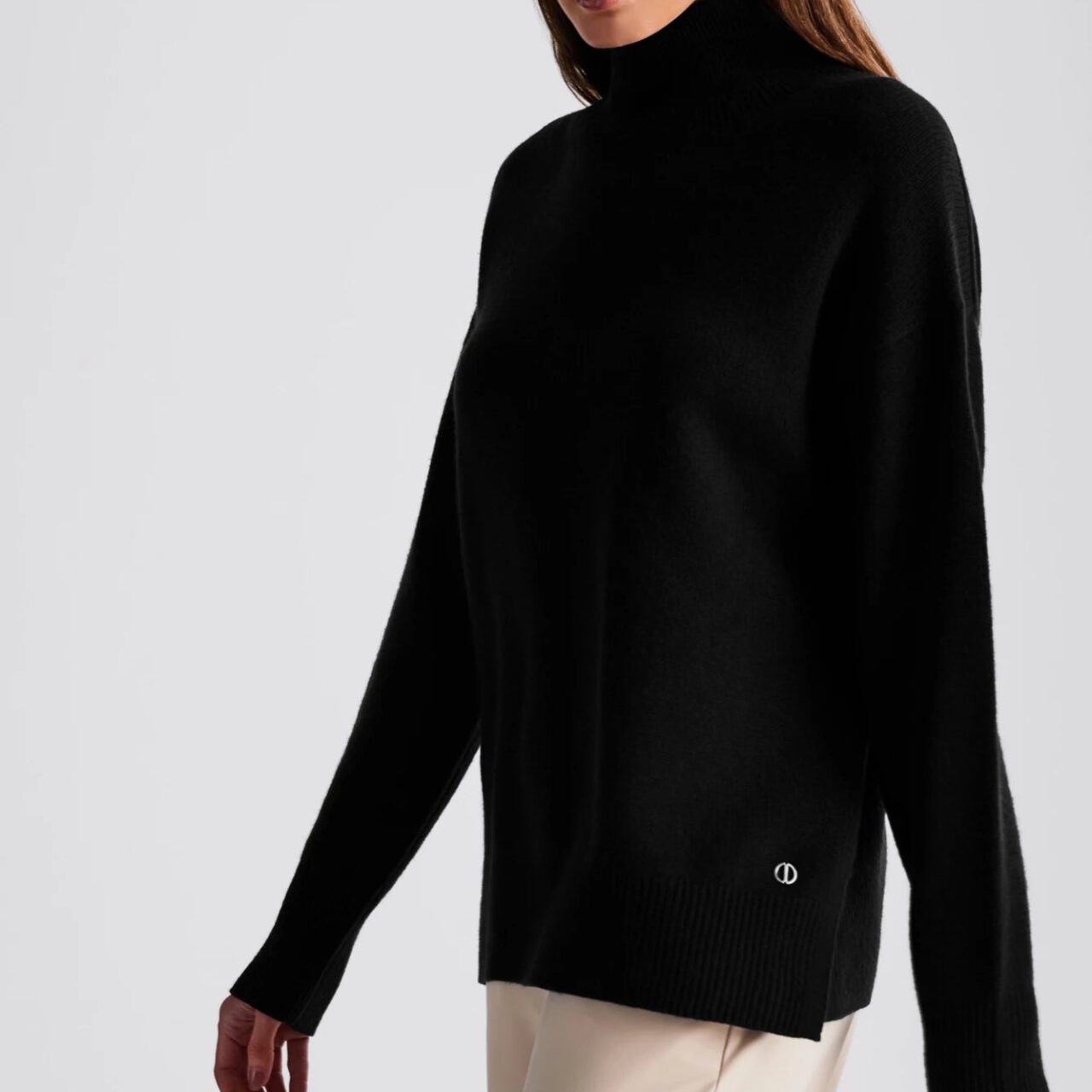 MIRA CASHMERE TURTLENECK PULLOVER - BLACK