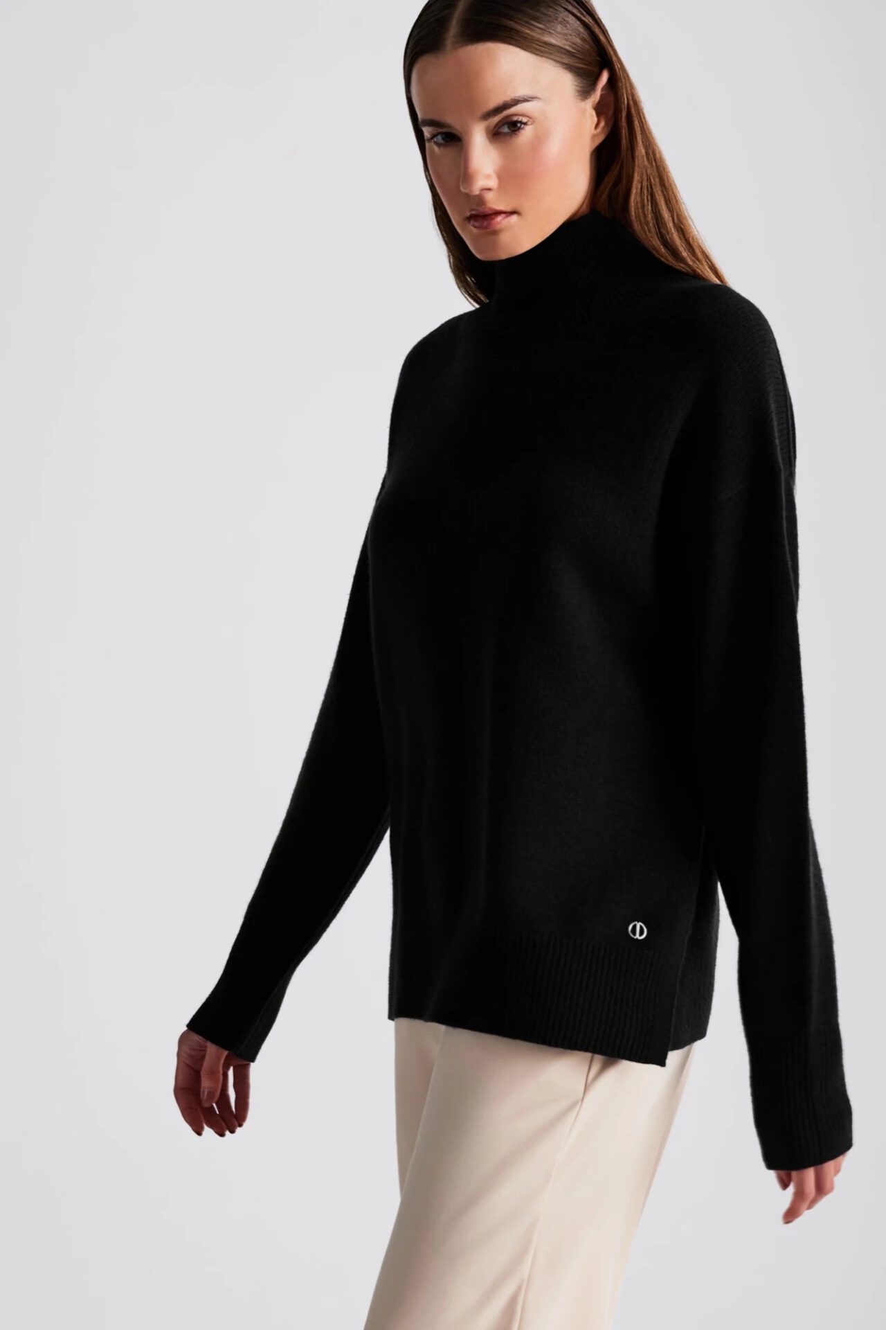 MIRA CASHMERE TURTLENECK PULLOVER - BLACK